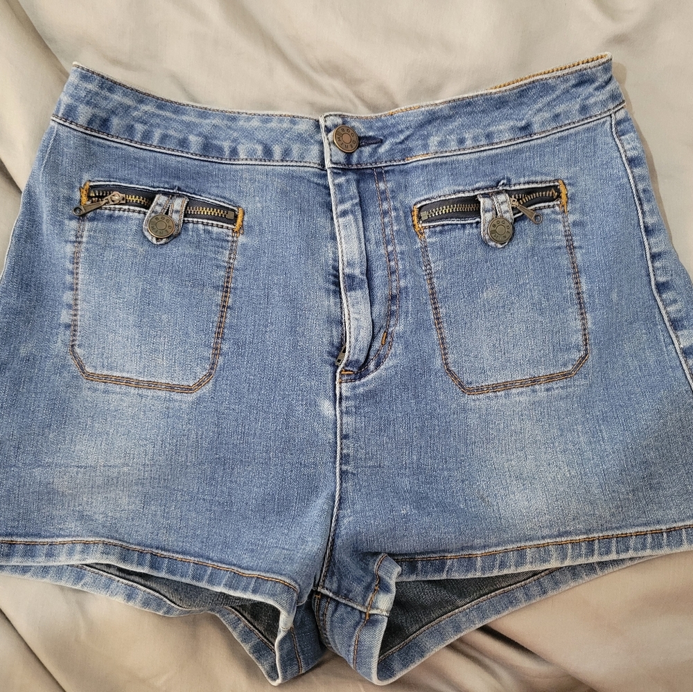Shorts - Picture 3 of 3